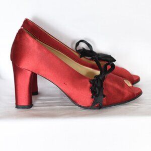 Taryn Rose Red Satin Peep Toe Heels With Black Side Bow - Italy